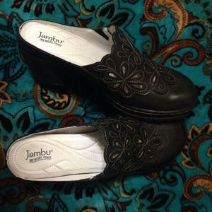 (SOLD) Jambu Black Balsa Memory Foam Comfort Clogs